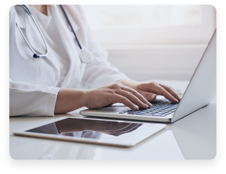 Intervenant medical qui redige une note Intervenant medical qui redige une note